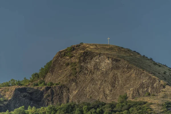 Radobyl hill v letní slunečný večer — Stock fotografie