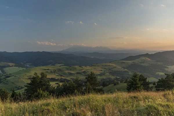 Slachovky tepe üzerinde günbatımı yaz akşamları
