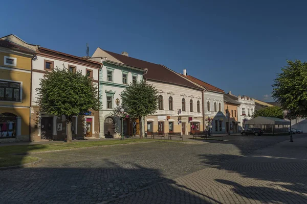 Mañana soleada en el casco antiguo de Kezmarok — Foto de Stock