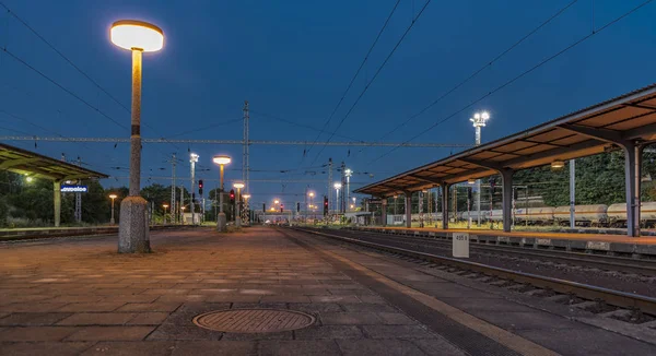 Letni wieczór w mieście Lovosice stacji — Zdjęcie stockowe