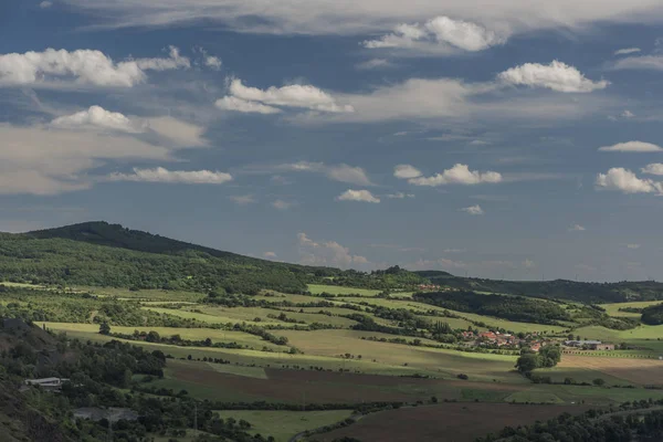 Field in valley of river Labe in north Bohemia — Stock Photo, Image