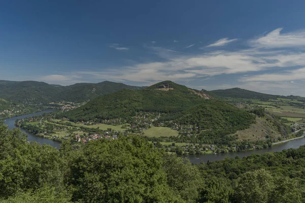 Долина річки Лабе в північній Богемії — стокове фото