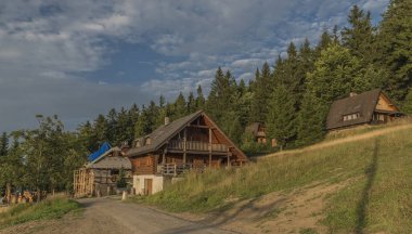 Günbatımı Kasarna Köyü yakınındaki yaz akşamları