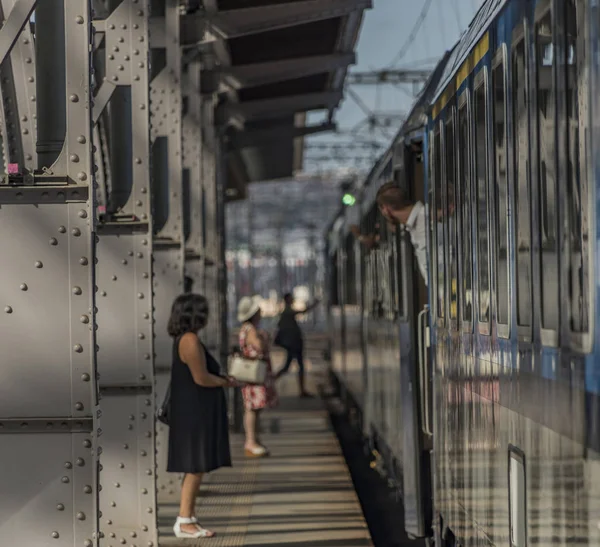 Hızlı tren istasyonunda Prag yolcular ile — Stok fotoğraf