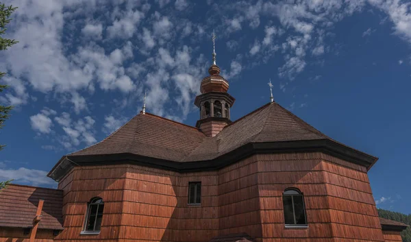 Igreja de madeira em Velke Karlovice aldeia — Fotografia de Stock