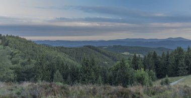 Slovakya Velky Javonik tepe üzerinde gündoğumu