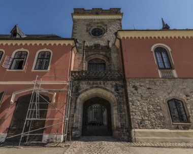 Kuzey Bohemya güneşli günde Sychrov kalede