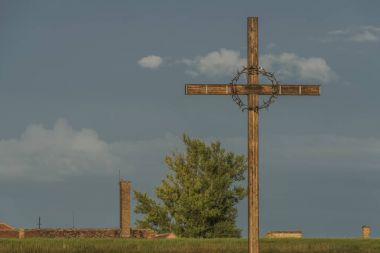 Terezin şehirde yaz sıcak akşam çapraz