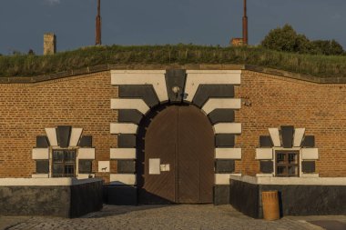 Yaz sıcak akşam kasabada Terezin