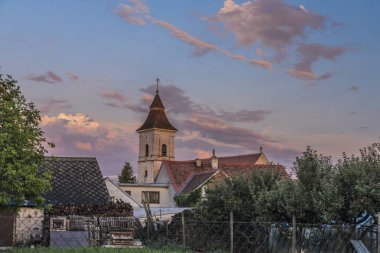 Yaz renk akşam köyde Lukov
