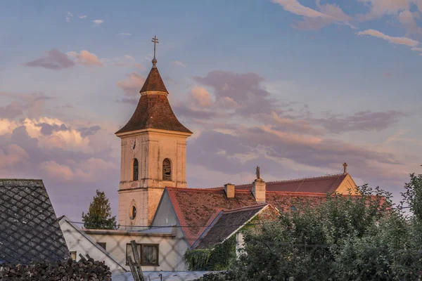 Lukov village i färg sommarkväll — Stockfoto