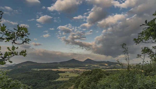 Alba su Skalky vista sul fiume Labe — Foto Stock