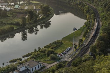 Sunrise Vltava Nehri Vadisi üzerinde