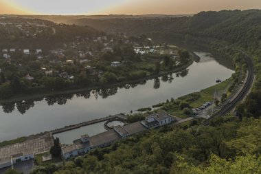 Sunrise Vltava Nehri Vadisi üzerinde