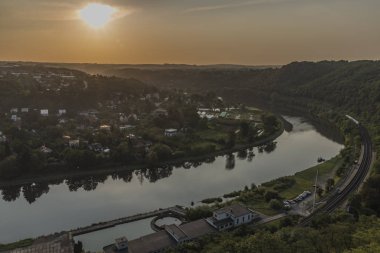 Sunrise Vltava Nehri Vadisi üzerinde