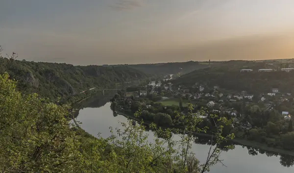 Lever de soleil sur la vallée de la rivière Vltava — Photo