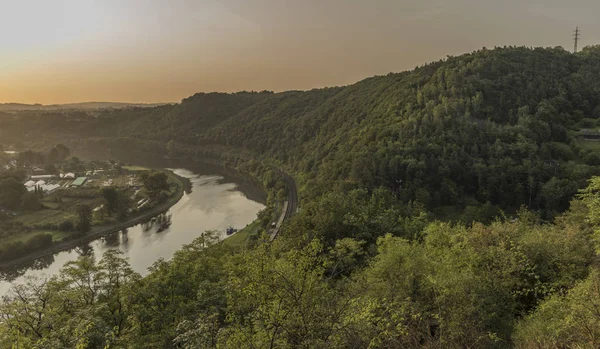 Nascer do sol sobre o vale do rio Vltava — Fotografia de Stock
