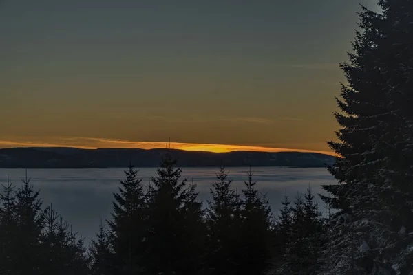 Manhã com o nascer do sol nas montanhas Jeseniky — Fotografia de Stock
