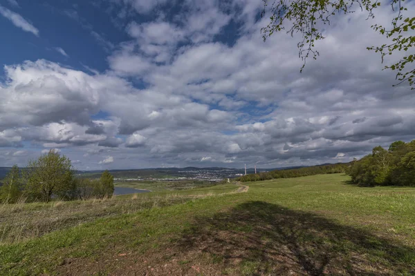 Bulutlu gün Usti nad Labem Milada göle yakın