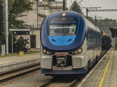 Marianske Lazne şehirdeki dizel motorlu tren