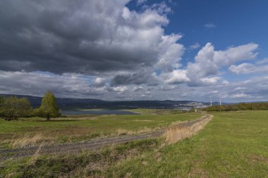 Bulutlu gün Usti nad Labem Milada göle yakın