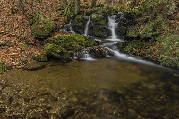 Wasserfälle auf dem Fluss Cista im Riesengebirge — Stockfoto