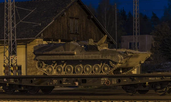 Train with army tanks in autumn night in Veseli nad Luznici — Stock Photo, Image