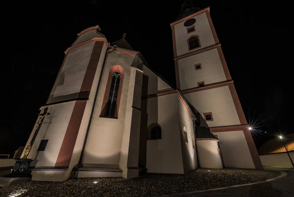 Igreja em Veseli nad Luznici cidade no sul da Boêmia — Fotografia de Stock