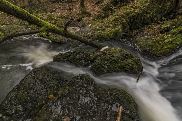 Cascadas de Bobri en las montañas Ceske Stredohori —  Fotos de Stock