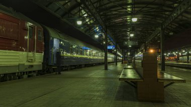 Slovakya ve Prag merkez tren garına Ukrayna'da gece treni