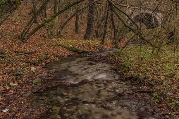 Bansky creek Špania Dolina falu közelében — Stock Fotó