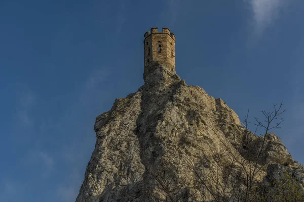 Slovakya Devin Kulesi kalede sonbahar günü