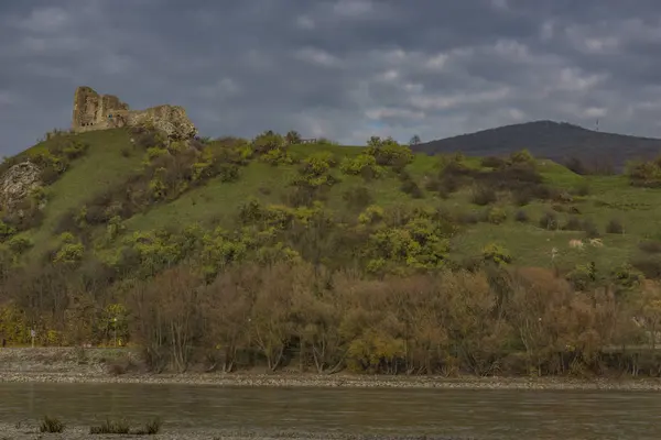 Pohled z Rakouska pro Devin castle na Slovensku — Stock fotografie