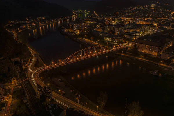 Ночной вид на город Дечин в северной Чехии — стоковое фото