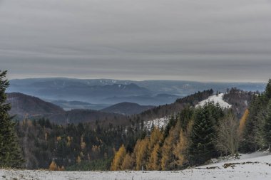 Slovakya dağlar için Pansky Diel Tepesi'nden görüntülemek