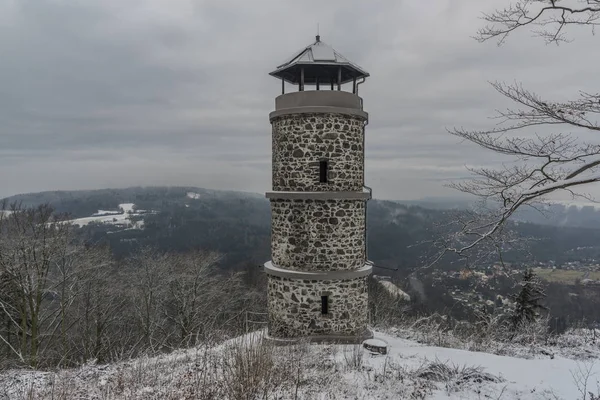 Torre di osservazione Bucina sopra Kyselka — Foto Stock