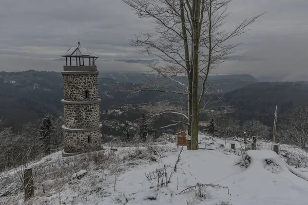 Torre di osservazione Bucina sopra Kyselka — Foto Stock