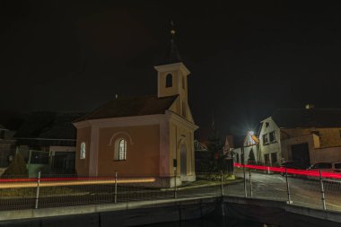 Soğuk kış gecesi köyde Pecnov