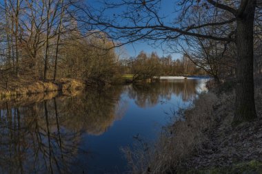 Velky Jez güneşli kış günü şehirde Ceske Budejovice