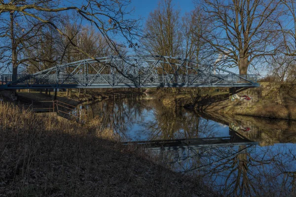 Velky Jez em Ceske Budejovice cidade no dia ensolarado de inverno — Fotografia de Stock