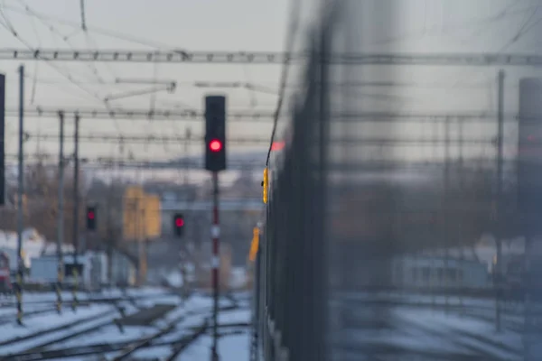 Luces en autobuses de pasajeros en la estación de Jihlava — Foto de Stock