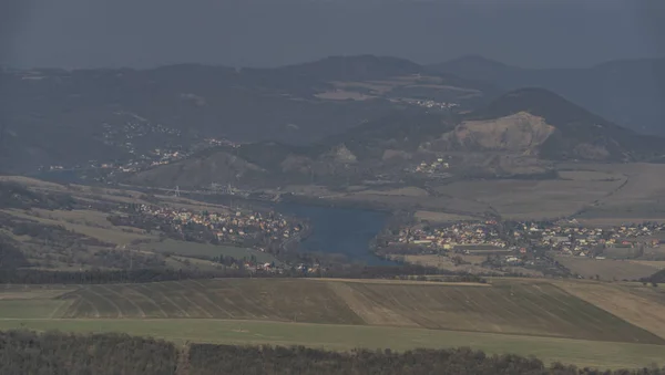 Θέα από το λόφο Lovos στα βουνά Τσέσκε Stredohori — Φωτογραφία Αρχείου