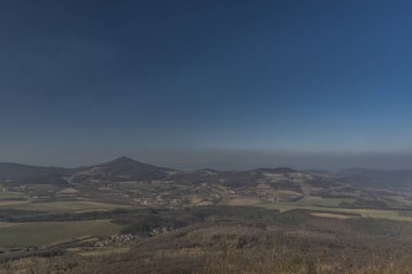 Ceske Stredohori dağlarda Lovos Tepesi'nden görüntülemek