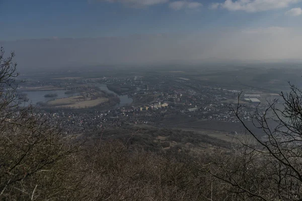Widok z Lovos hill w České Stredohori góry — Zdjęcie stockowe