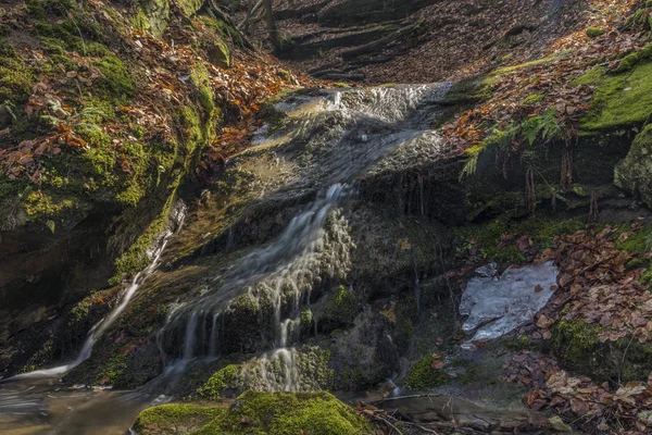 Pulcinsky şelale bahar güneşli gün