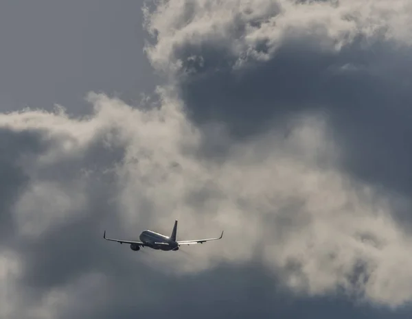 Take off of airplane in capital Prague — Stock Photo, Image