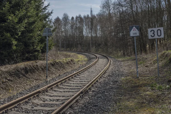 Horni Slavkov 镇附近的铁路轨道 — 图库照片