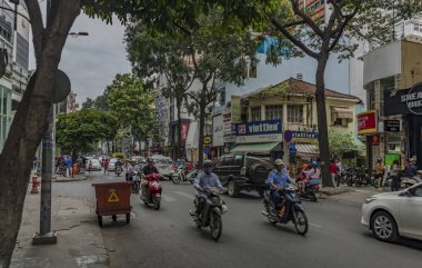 Bulutlu Ocak günü Saigon sokakları