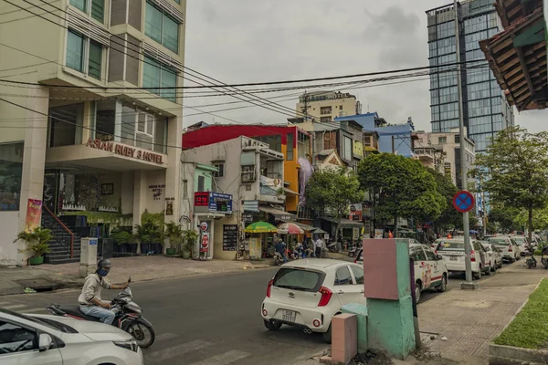 Bulutlu Ocak günü Saigon sokakları