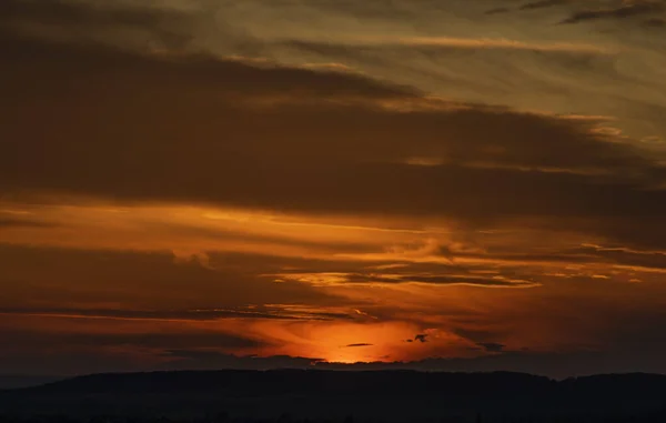 Закат вечером из Мельника в осенний цветной день — стоковое фото